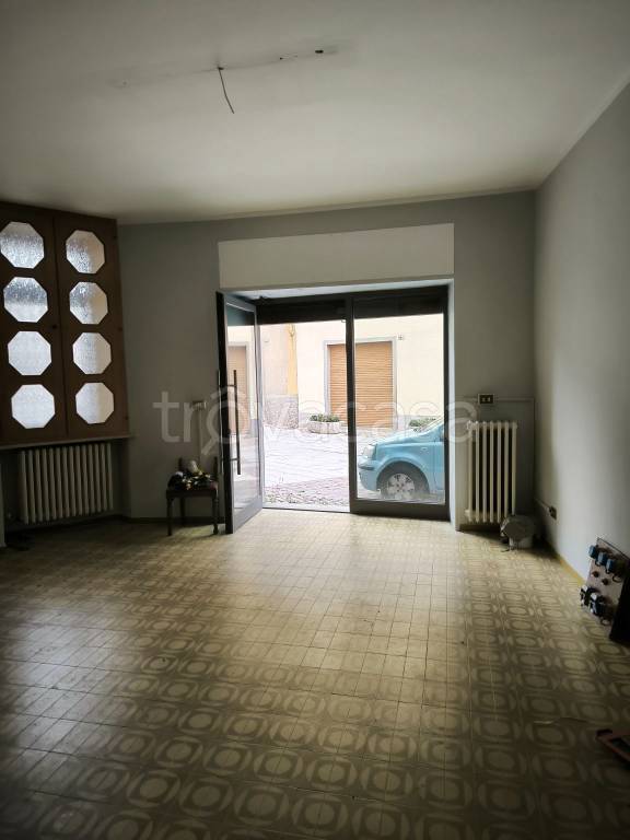 negozio in vendita a Borgo di Terzo in zona Borgo