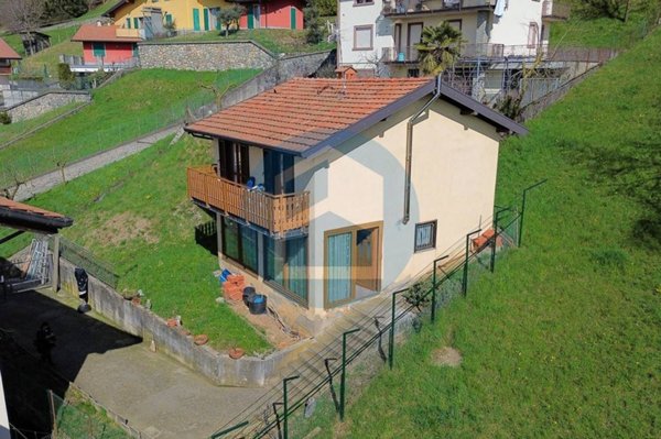 casa indipendente in vendita a Bossico