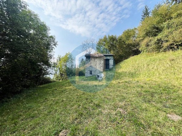 casa indipendente in vendita a Bossico