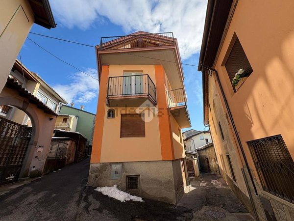 casa semindipendente in vendita a Bossico
