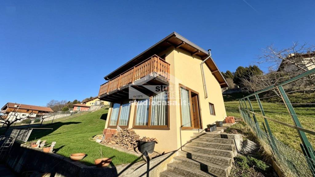 casa indipendente in vendita a Bossico