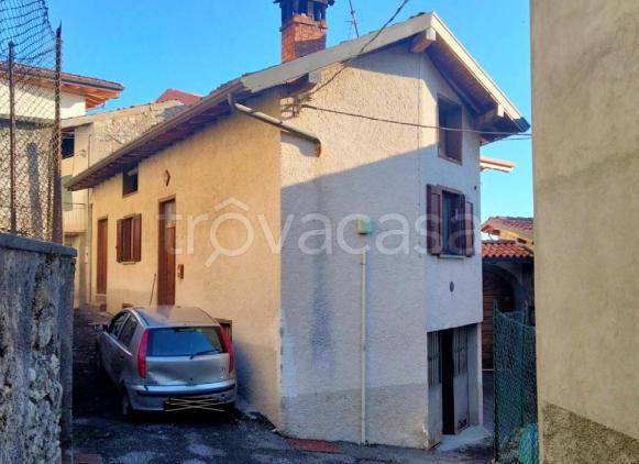 casa indipendente in vendita a Bossico