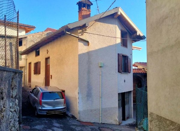 casa indipendente in vendita a Bossico