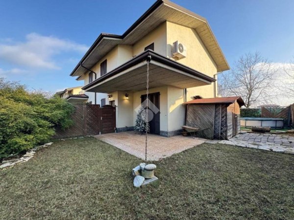 casa indipendente in vendita a Bottanuco