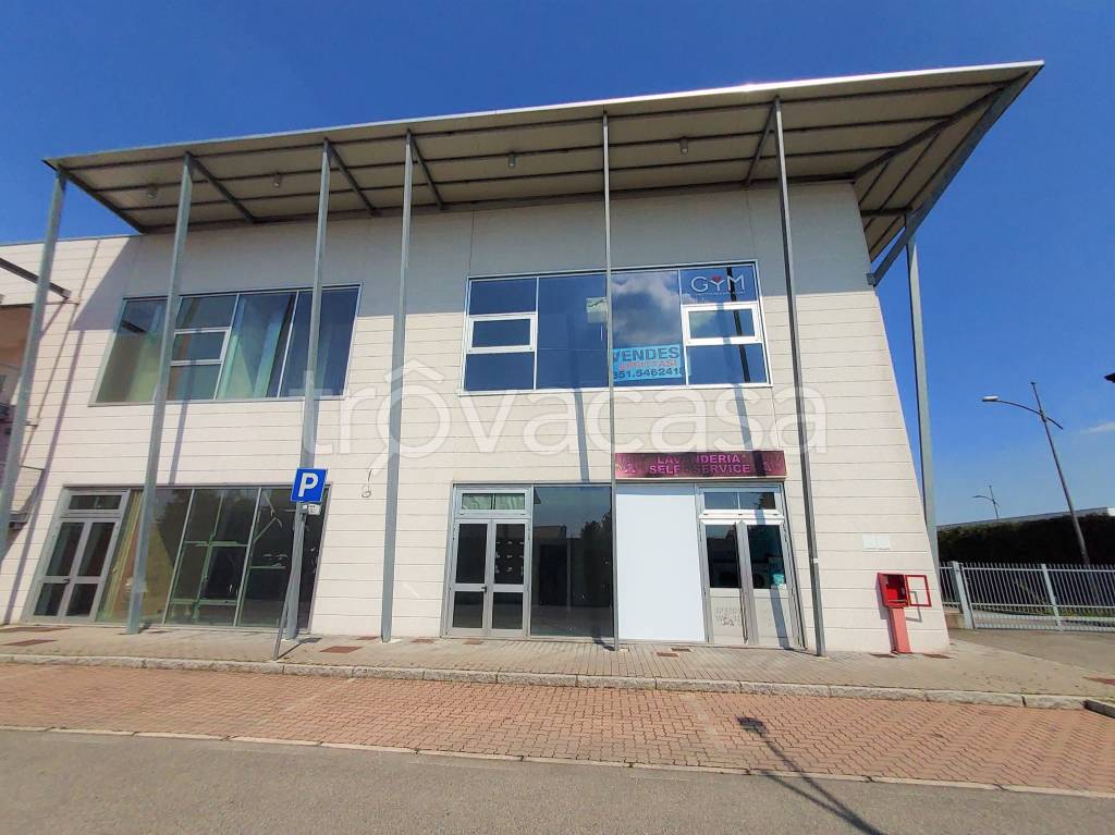 negozio in vendita a Bottanuco