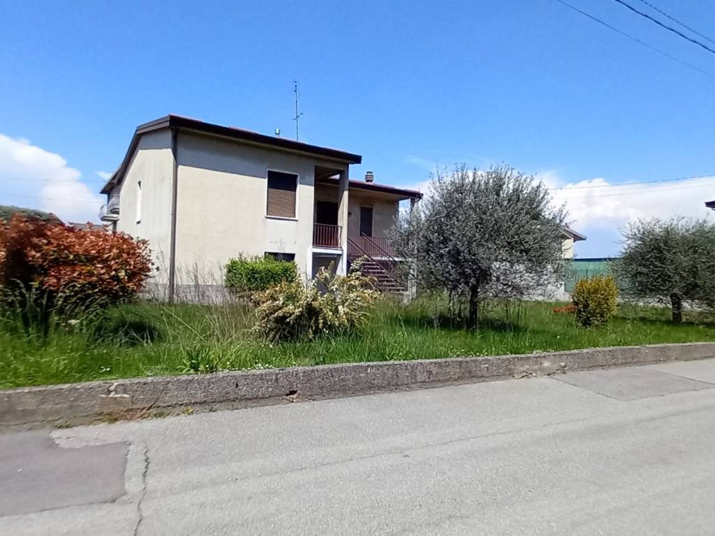 casa indipendente in vendita a Bottanuco