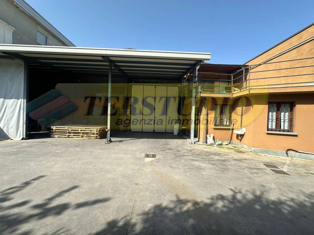 locale commerciale in vendita a Bottanuco