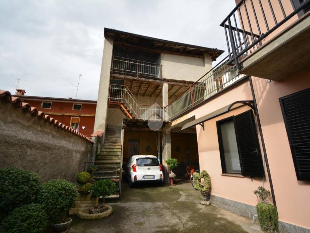 casa indipendente in vendita a Bottanuco