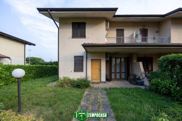 casa indipendente in vendita a Bottanuco