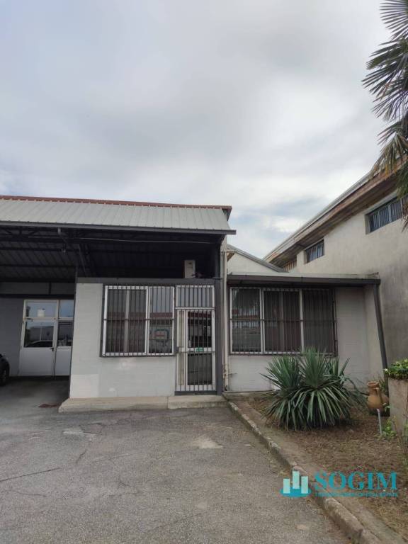 locale commerciale in vendita a Bottanuco