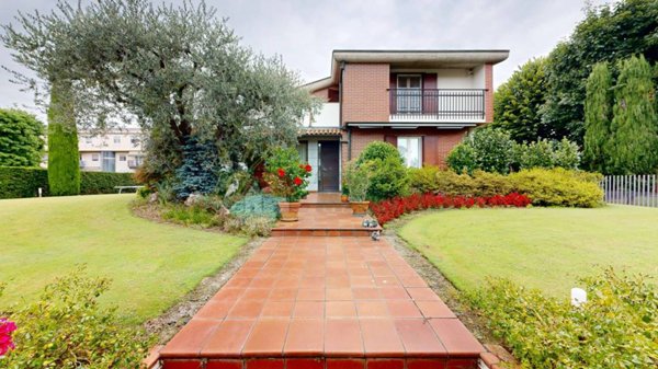 casa indipendente in vendita a Bottanuco