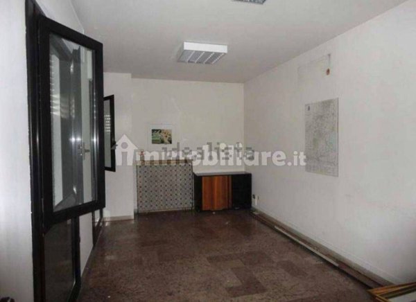 locale commerciale in vendita a Bottanuco