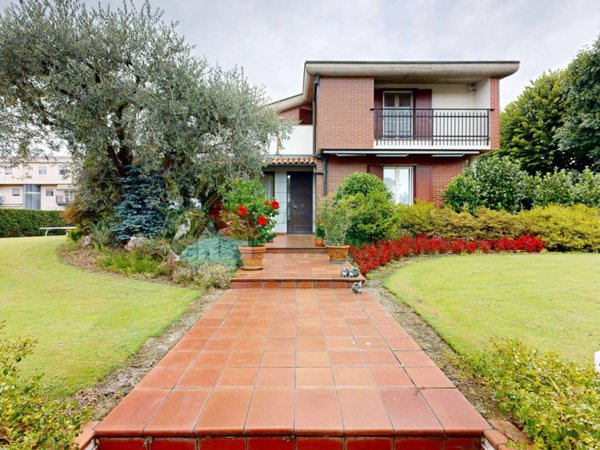 casa indipendente in vendita a Bottanuco