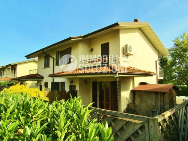 casa indipendente in vendita a Bottanuco