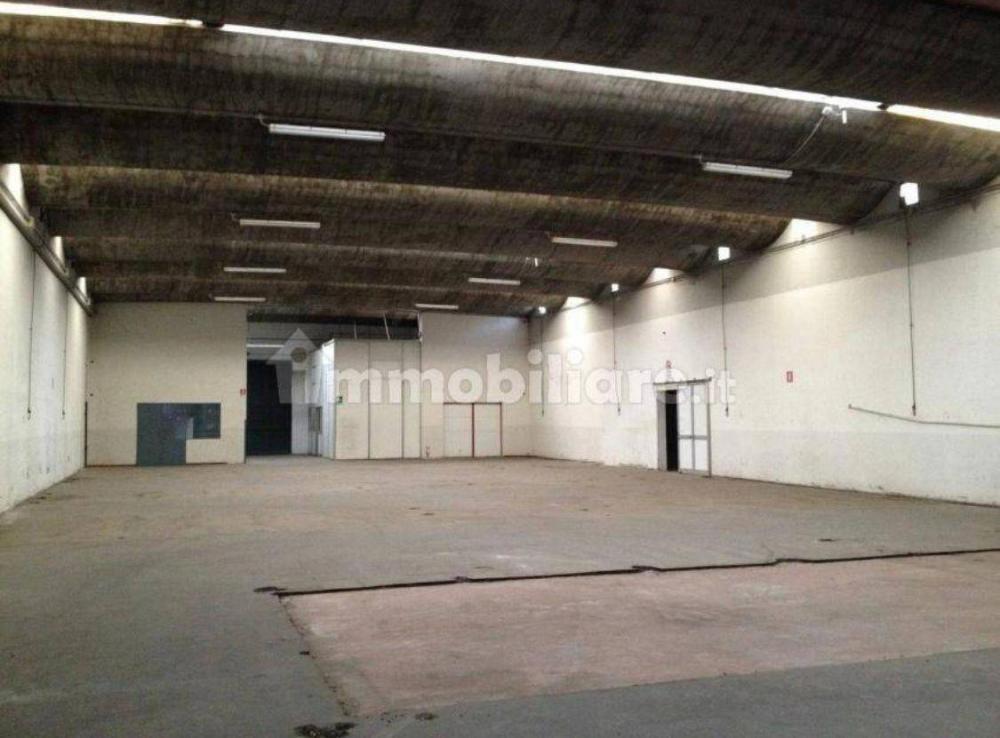 locale commerciale in vendita a Bottanuco