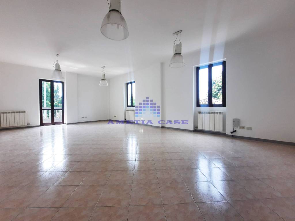 ufficio in vendita a Bottanuco