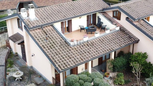 casa indipendente in vendita a Bottanuco