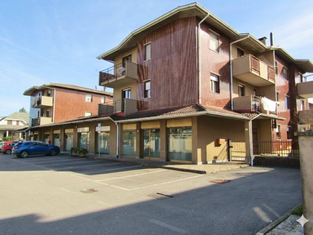 negozio in vendita a Bottanuco