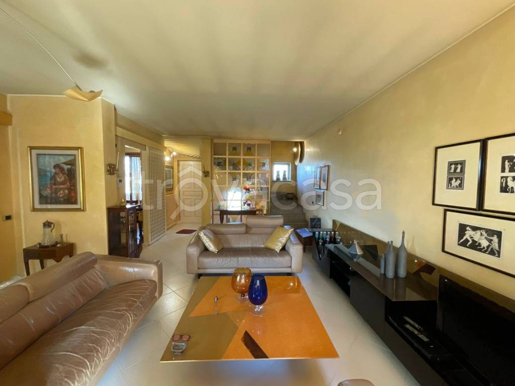 casa indipendente in vendita a Bottanuco