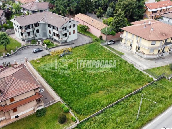 terreno edificabile in vendita a Bottanuco