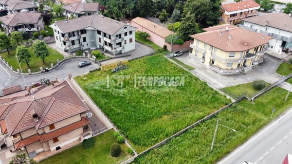 terreno edificabile in vendita a Bottanuco