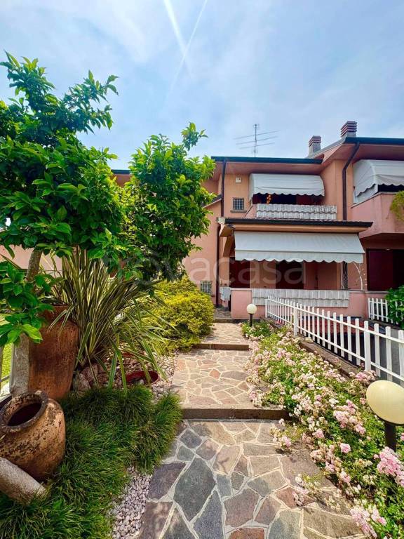 casa indipendente in vendita a Bottanuco