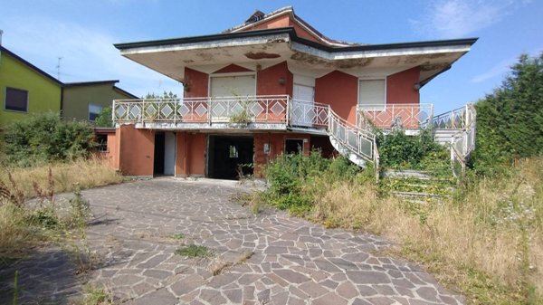 casa indipendente in vendita a Bottanuco
