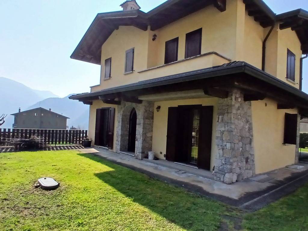 casa indipendente in vendita a Bracca
