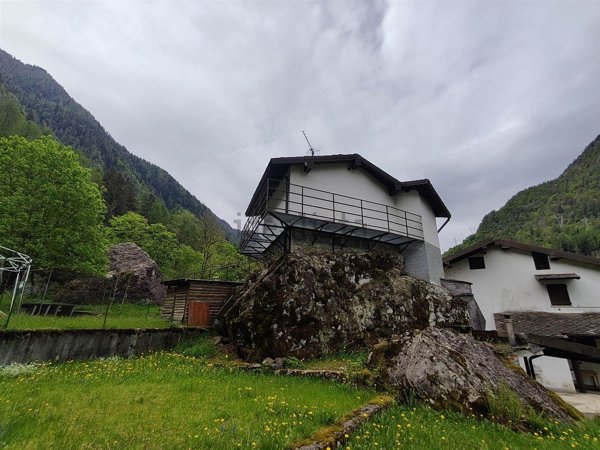 casa indipendente in vendita a Branzi