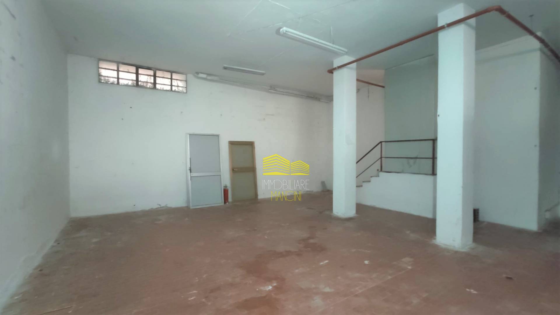 locale di sgombero in vendita a Brembate