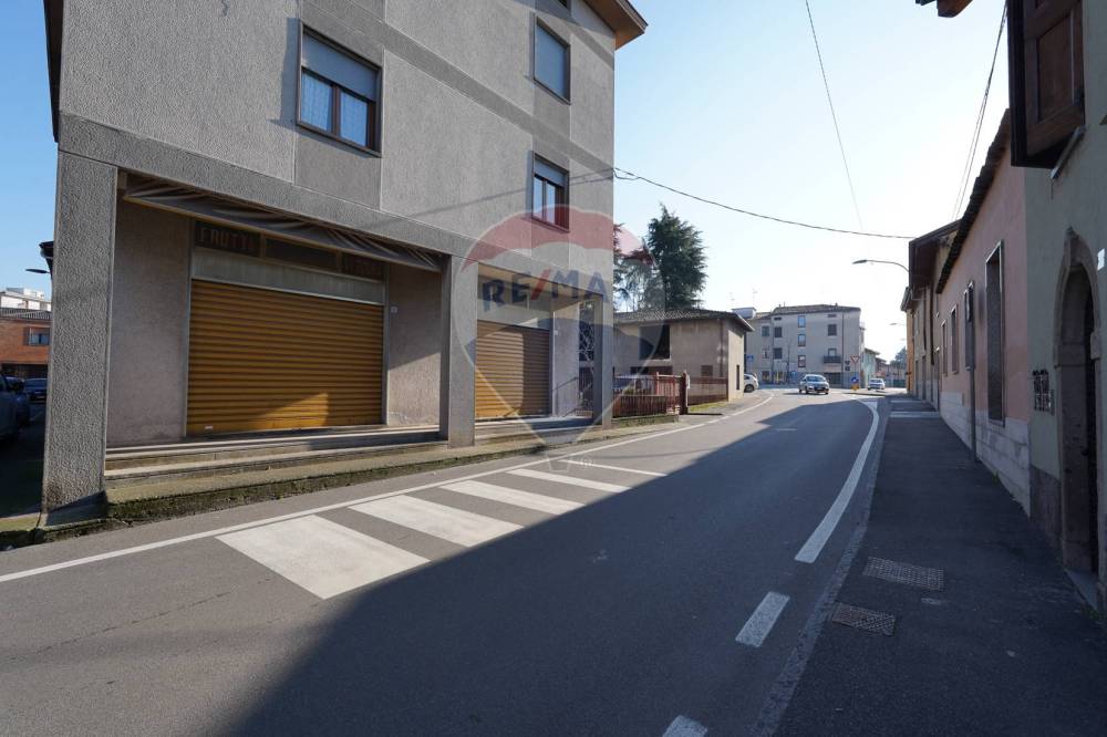 negozio in vendita a Brembate
