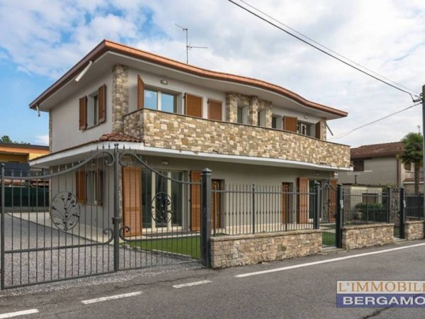 casa indipendente in vendita a Brembate