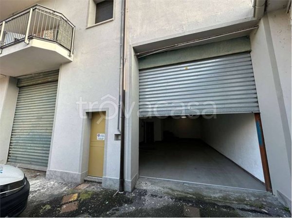 locale commerciale in vendita a Brembate