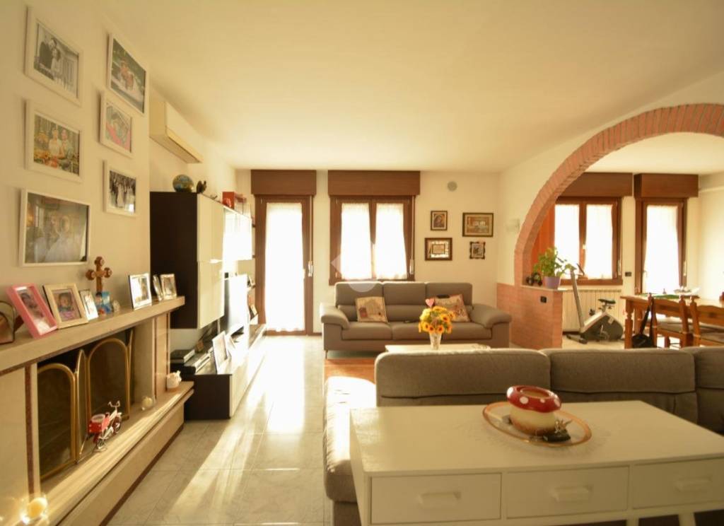 appartamento in vendita a Brembate in zona Grignano