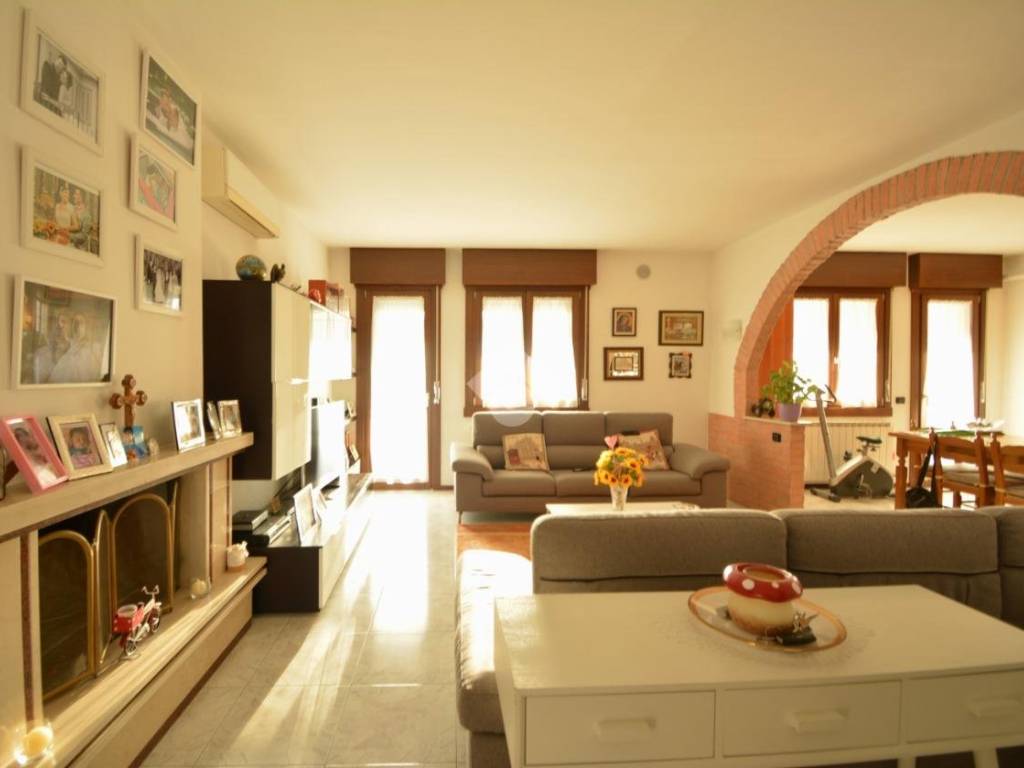 appartamento in vendita a Brembate in zona Grignano