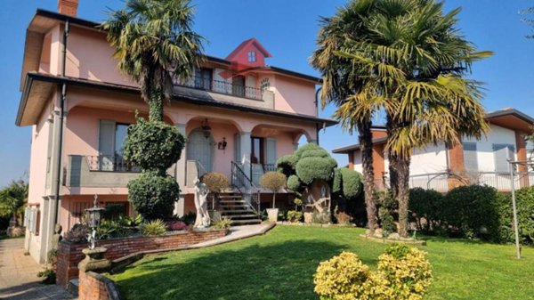 casa indipendente in vendita a Brembate in zona Grignano
