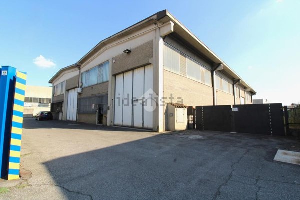 capannone in vendita a Brembate