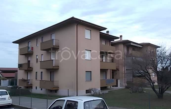 appartamento in vendita a Brembate in zona Grignano