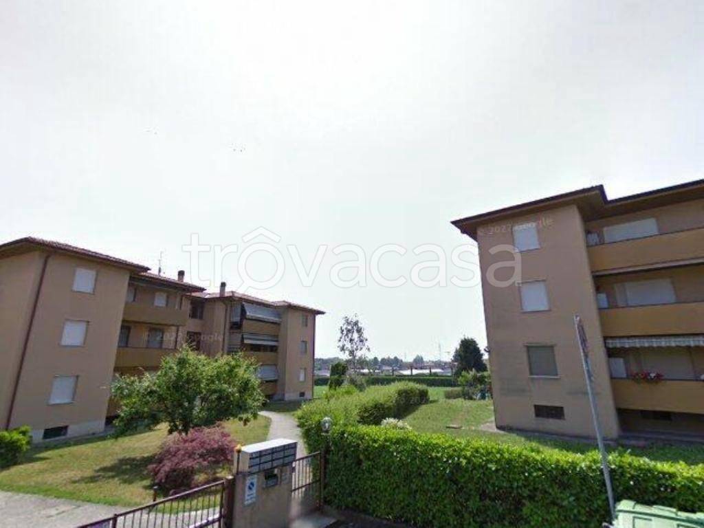 appartamento in vendita a Brembate in zona Grignano