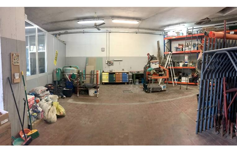 locale commerciale in vendita a Brembate