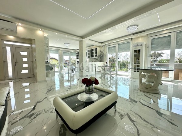 casa indipendente in vendita a Brembate in zona Grignano