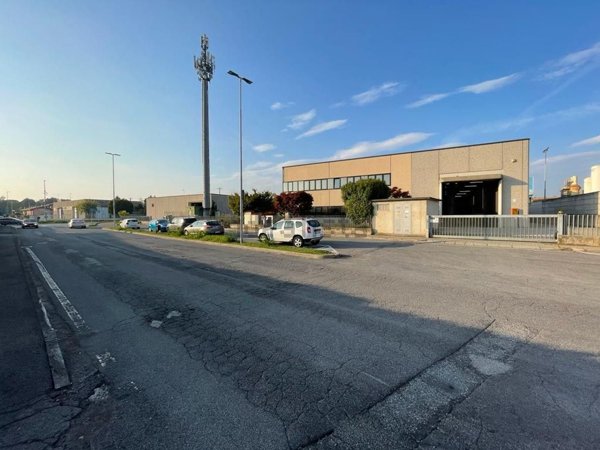 capannone in vendita a Brembate