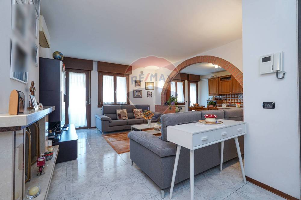 appartamento in vendita a Brembate in zona Grignano