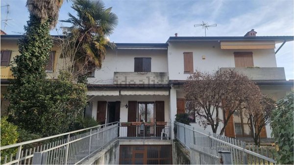casa indipendente in vendita a Brembate in zona Grignano