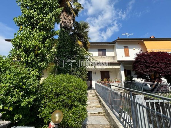 casa indipendente in vendita a Brembate in zona Grignano