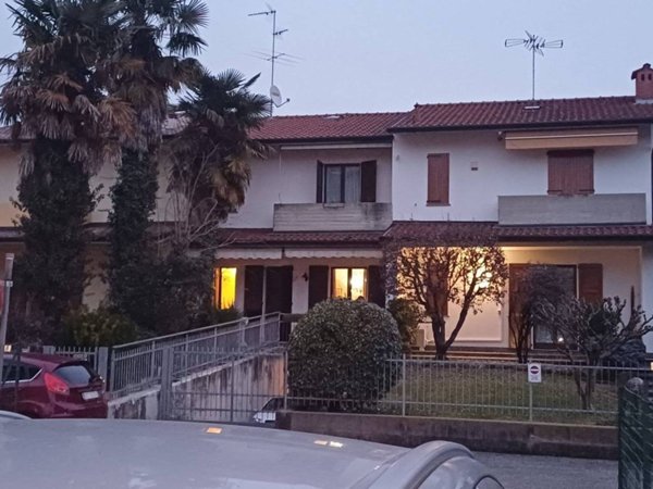 casa indipendente in vendita a Brembate in zona Grignano