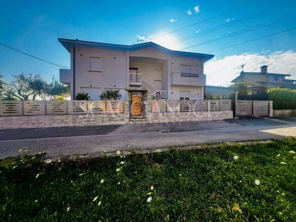 casa indipendente in vendita a Brembate in zona Grignano