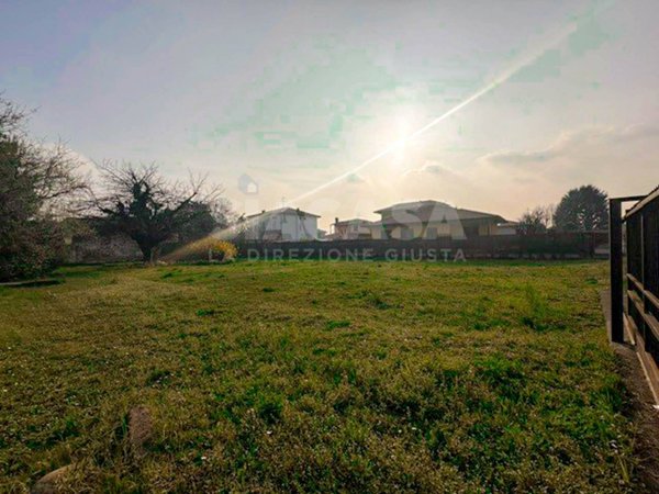 terreno edificabile in vendita a Brembate