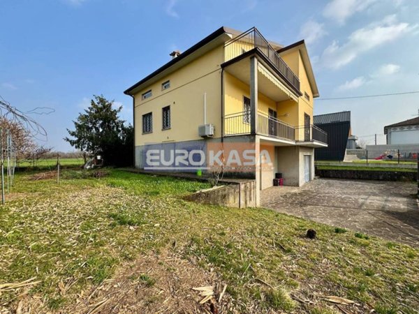 casa indipendente in vendita a Brembate