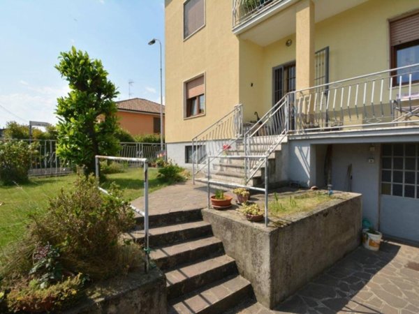 appartamento in vendita a Brembate in zona Grignano
